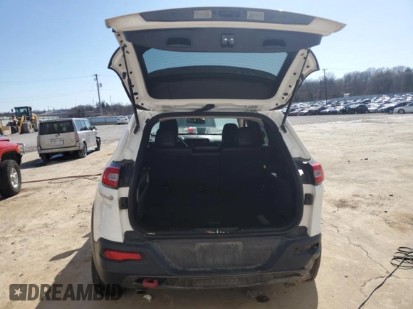 2016 Jeep Cherokee Trailhawk with VIN 1C4PJMBS3GW242693, listed as a Copart auction lot 48139135 with 222,225 mi miles and Non Repairable. Bid and sale history available at carsss.com. Image 6.
