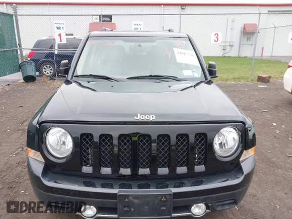 2016 Jeep Patriot Latitude with VIN 1C4NJRFB1GD523904, listed as a IAAI auction lot 42017736 with 164,705 mi miles. Bid and sale history available at carsss.com. Image 12.