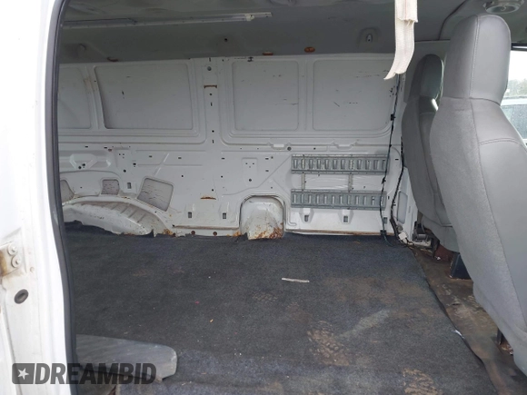2009 Ford Econoline Cargo z VIN 1FTNE24L99DA19725, wystawiony jako IAAI lot #41652405 z przebiegiem Nie podano mil oraz . Historia ofert i sprzedaży dostępna na DreamBid. Obrazek 8.