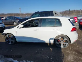 2015 Volkswagen GTI Autobahn с VIN 3VW4T7AU0FM001879, выставлен на аукционе IAAI как лот 41522384 с пробегом Не указан миль и . История ставок и продаж доступна на DreamBid. Изображение 14.