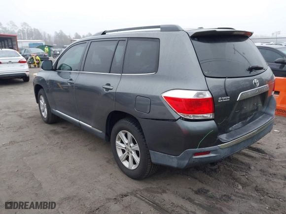 2011 Toyota Highlander with VIN 5TDZK3EH1BS024082, listed as a IAAI auction lot 41558934 with 220,549 mi miles. Bid and sale history available at carsss.com. Image 3.