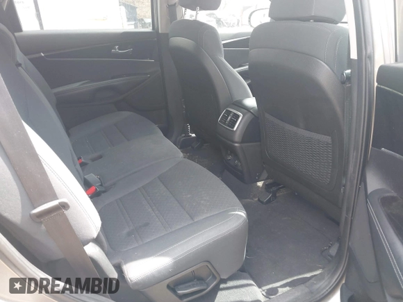 2018 Kia Sorento LX with VIN 5XYPGDA36JG403695, listed as a IAAI auction lot 42018100 with 111,059 mi miles. Bid and sale history available at carsss.com. Image 8.