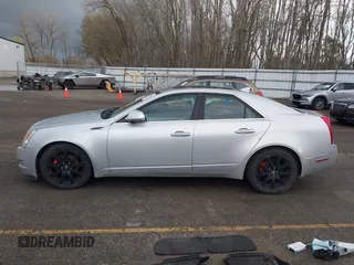 2009 Cadillac CTS AWD z VIN 1G6DH577X90135559, wystawiony jako IAAI lot #42077850 z przebiegiem 175 345 mil mil oraz . Historia ofert i sprzedaży dostępna na DreamBid. Obrazek 14.