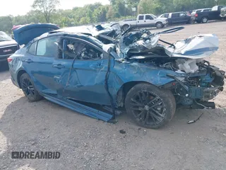 2025 Toyota Camry LE z VIN 4T1DAACK5SU506058, wystawiony jako IAAI lot #42147137 z przebiegiem Nie podano mil oraz . Historia ofert i sprzedaży dostępna na DreamBid. Obrazek 1.