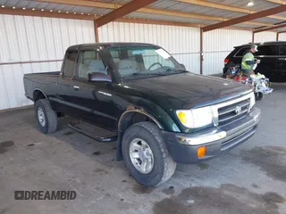 2000 Toyota Tacoma z VIN 4TAWM72N6YZ683194, wystawiony jako IAAI lot #42550202 z przebiegiem 174 609 mil mil oraz . Historia ofert i sprzedaży dostępna na DreamBid. Obrazek 1.