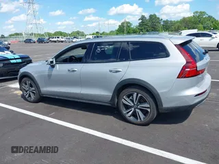 2025 Volvo V60 Plus z VIN YV4L12WK3S2148033, wystawiony jako IAAI lot #42389242 z przebiegiem 1 471 mil mil oraz . Historia ofert i sprzedaży dostępna na DreamBid. Obrazek 14.
