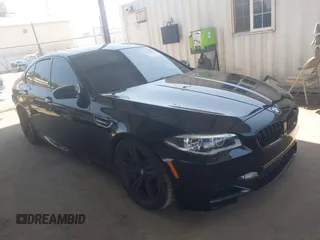 2015 BMW M5 z VIN WBSFV9C56FD595406, wystawiony jako IAAI lot #42416161 z przebiegiem 109 378 mil mil oraz . Historia ofert i sprzedaży dostępna na DreamBid. Obrazek 1.