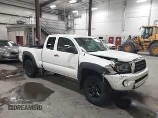 2008 Toyota Tacoma with VIN 5TEUU42N58Z580315, listed as a IAAI auction lot 41059647 with 109,478 mi miles and . Bid and sale history available at carsss.com. Image 1.