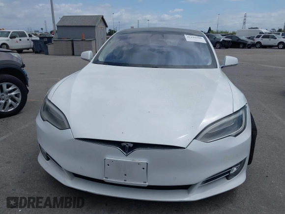 2018 Tesla Model S 75D z VIN 5YJSA1E28JF247985, wystawiony jako IAAI lot #42116586 z przebiegiem 102 062 mil mil oraz . Historia ofert i sprzedaży dostępna na DreamBid. Obrazek 12.