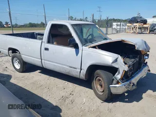 1988 Chevrolet Silverado 2500 z VIN 1GCFC24H4JZ186099, wystawiony jako IAAI lot #42067699 z przebiegiem 174 023 mil mil oraz . Historia ofert i sprzedaży dostępna na DreamBid. Obrazek 13.