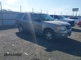 2003 Ford Expedition Special Service with VIN 1FMPU15L13LC00721, listed as a IAAI auction lot 41572126 with 159,415 mi miles. Bid and sale history available at carsss.com. Image 1.
