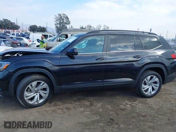 2021 Volkswagen Atlas SE z VIN 1V2WR2CAXMC558294, wystawiony jako IAAI lot #41447619 z przebiegiem 48 652 mil mil oraz . Historia ofert i sprzedaży dostępna na DreamBid. Obrazek 14.