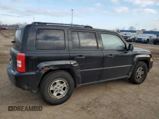 2008 Jeep Patriot Sport with VIN 1J8FT28W88D772426, listed as a Copart auction lot 82000924 with 220,130 mi miles and Clean Title. Bid and sale history available at carsss.com. Image 3.