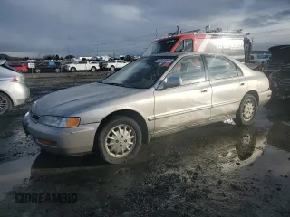 1996 Honda Accord EX with VIN 1HGCD5655TA161445, listed as a Copart auction lot 82195004 with 192,130 mi miles and Salvage Title. Bid and sale history available at DreamBid. Image 1.