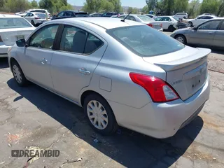 2016 Nissan Versa SV z VIN 3N1CN7AP1GL877776, wystawiony jako IAAI lot #42866019 z przebiegiem 165 678 mil mil oraz . Historia ofert i sprzedaży dostępna na DreamBid. Obrazek 3.