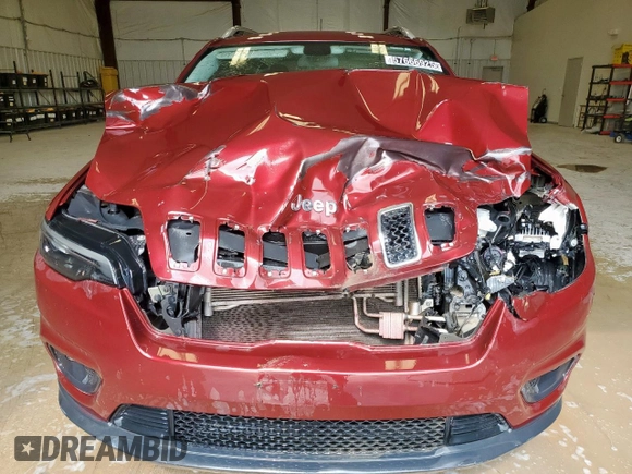 2019 Jeep Cherokee Latitude z VIN 1C4PJLCB5KD297420, wystawiony jako Copart lot #57666925 z przebiegiem 85 640 mil mil oraz Czysty tytuł • Clean title. Historia ofert i sprzedaży dostępna na DreamBid. Obrazek 5.