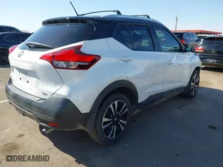 2018 Nissan Kicks SR with VIN 3N1CP5CUXJL504437, listed as a IAAI auction lot 41890907 with 137,572 mi miles. Bid and sale history available at carsss.com. Image 4.