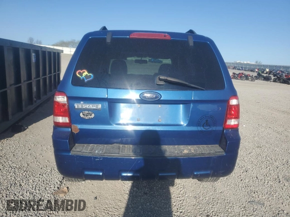 2008 Ford Escape XLT z VIN 1FMCU93108KA72659, wystawiony jako Copart lot #53338955 z przebiegiem 230 685 mil mil oraz Szkoda całkowita • Salvage title. Historia ofert i sprzedaży dostępna na DreamBid. Obrazek 6.