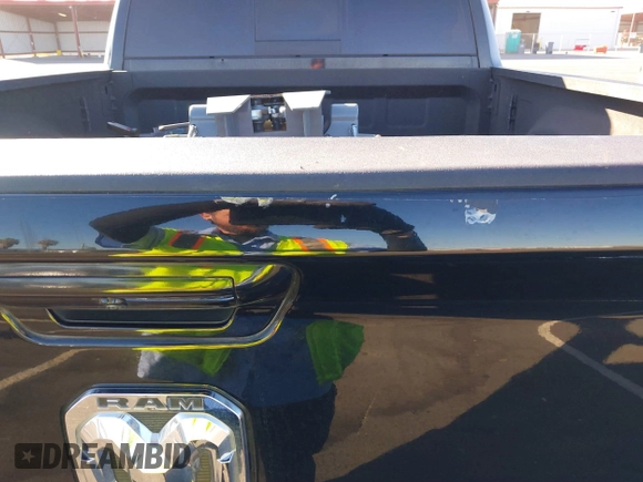 2019 Ram 2500 Laramie with VIN 3C6UR5FL8KG635673, listed as a IAAI auction lot 40607634 with 1 mi miles. Bid and sale history available at carsss.com. Image 6.