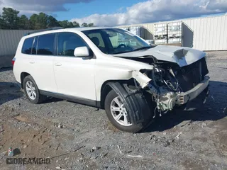2013 Toyota Highlander with VIN 5TDZK3EH6DS127887, listed as a IAAI auction lot 40918744 with 200,755 mi miles. Bid and sale history available at carsss.com. Image 1.
