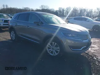 2017 Lincoln MKX Premiere z VIN 2LMPJ8JR3HBL43225, wystawiony jako IAAI lot #41463682 z przebiegiem 121 108 mil mil oraz . Historia ofert i sprzedaży dostępna na DreamBid. Obrazek 1.