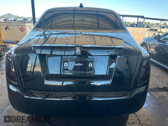 2018 Rolls-Royce Phantom z VIN SCA687S53JU104584, wystawiony jako Copart lot #67137354 z przebiegiem 11 034 mil mil oraz Szkoda całkowita • Salvage title. Historia ofert i sprzedaży dostępna na DreamBid. Obrazek 6.