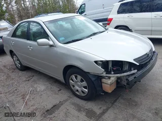 2003 Toyota Camry LE with VIN 4T1BE32K13U784854, listed as a IAAI auction lot 42039285 with 208,776 mi miles. Bid and sale history available at carsss.com. Image 1.