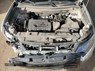 2018 Mitsubishi Outlander ES z VIN JA4AZ3A36JZ042328, wystawiony jako Copart lot #85902994 z przebiegiem 129 936 mil mil oraz Szkoda całkowita • Salvage title. Historia ofert i sprzedaży dostępna na DreamBid. Obrazek 12.