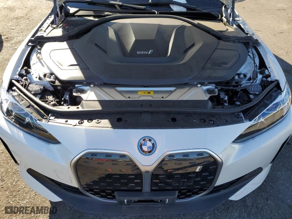 2024 BMW i4 eDrive40 with VIN WBY73AW01RFR58513, listed as a Copart auction lot 89285185 with 8,918 mi miles and Salvage Title. Bid and sale history available at carsss.com. Image 11.