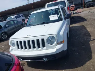 2017 Jeep Patriot High Altitude z VIN 1C4NJPFA1HD153258, wystawiony jako IAAI lot #41846706 z przebiegiem 57 048 mil mil oraz . Historia ofert i sprzedaży dostępna na DreamBid. Obrazek 12.