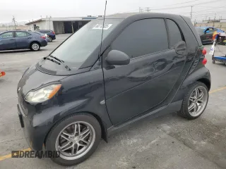 2008 Smart fortwo Pure z VIN WMEEJ31X38K139671, wystawiony jako Copart lot #60278585 z przebiegiem 110 392 mil mil oraz Czysty tytuł • Clean title. Historia ofert i sprzedaży dostępna na DreamBid. Obrazek 1.