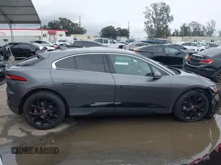 2020 Jaguar I-Pace SE с VIN SADHC2S13L1F79454, выставлен на аукционе IAAI как лот 41728860 с пробегом 32 035 миль миль и . История ставок и продаж доступна на DreamBid. Изображение 13.
