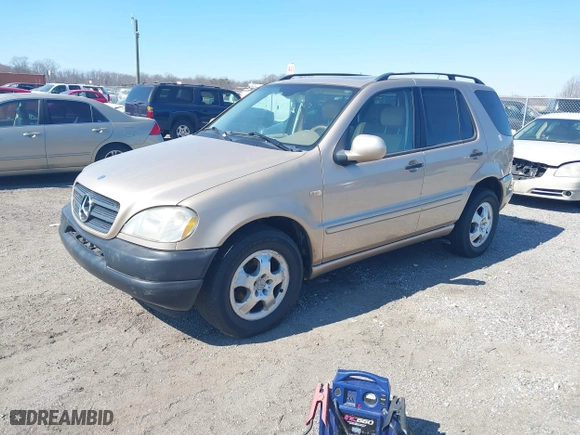 2001 Mercedes-Benz M-Class with VIN 4JGAB54E71A245256, listed as a IAAI auction lot 41697960 with 191,911 mi miles. Bid and sale history available at carsss.com. Image 2.