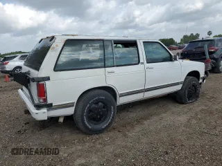 1994 GMC Jimmy Diamond Edition Luxury z VIN 1GKDT13W5R2503916, wystawiony jako Copart lot #54717215 z przebiegiem 99 991 mil mil oraz Szkody całkowita. Historia ofert i sprzedaży dostępna na DreamBid. Obrazek 3.