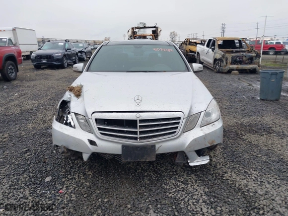 2012 Mercedes-Benz E-Class E 350 Luxury with VIN WDDHF5KB4CA618729, listed as a IAAI auction lot 41074382 with 115,060 mi miles. Bid and sale history available at carsss.com. Image 12.