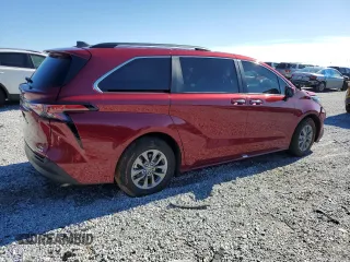 2022 Toyota Sienna XLE with VIN 5TDYRKEC8NS130037, listed as a Copart auction lot 85440074 with 31,357 mi miles and Salvage Title. Bid and sale history available at carsss.com. Image 3.