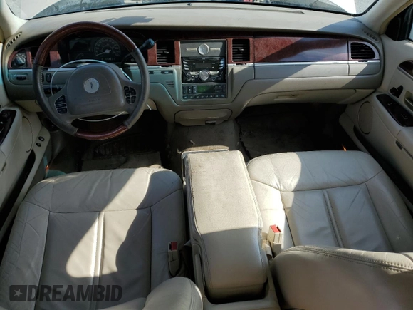 2003 Lincoln Town Car Cartier z VIN 1LNHM83W33Y690270, wystawiony jako Copart lot #51682235 z przebiegiem 118 355 mil mil oraz Szkoda całkowita • Salvage title. Historia ofert i sprzedaży dostępna na DreamBid. Obrazek 8.