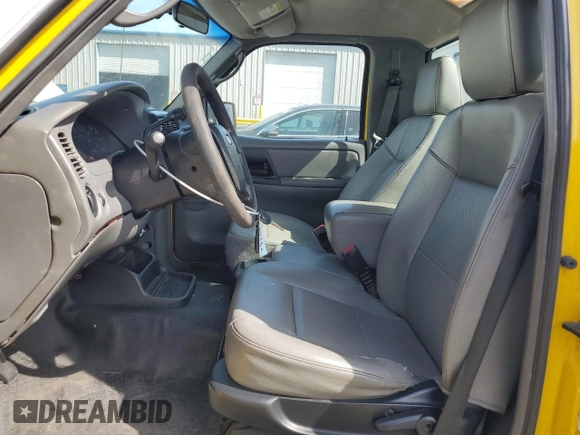 2011 Ford Ranger XL z VIN 1FTKR1AD0BPA64197, wystawiony jako Copart lot #55133295 z przebiegiem 138 617 mil mil oraz Czysty tytuł • Clean title. Historia ofert i sprzedaży dostępna na DreamBid. Obrazek 7.
