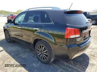 2013 Kia Sorento SX z VIN 5XYKW4A29DG382771, wystawiony jako Copart lot #55823745 z przebiegiem 279 700 mil mil oraz Szkoda całkowita • Salvage title. Historia ofert i sprzedaży dostępna na DreamBid. Obrazek 2.
