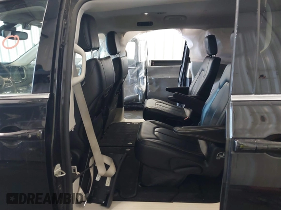 2022 Chrysler Pacifica Touring L with VIN 2C4RC1BG0NR170029, listed as a IAAI auction lot 41890660 with 88,121 mi miles and . Bid and sale history available at DreamBid. Image 8.