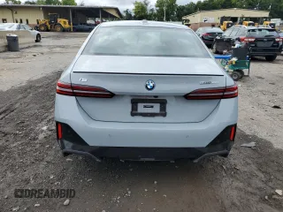 2024 BMW i5 eDrive40 z VIN WBY33FK03RCR20106, wystawiony jako Copart lot #68388554 z przebiegiem Nie podano mil oraz Szkody całkowita. Historia ofert i sprzedaży dostępna na DreamBid. Obrazek 6.