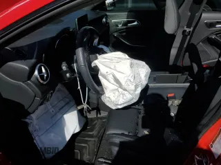 2019 Mercedes-Benz CLA 250 z VIN WDDSJ4EB8KN699218, wystawiony jako Copart lot #57364785 z przebiegiem 19 481 mil mil oraz Szkoda całkowita • Salvage title. Historia ofert i sprzedaży dostępna na DreamBid. Obrazek 7.