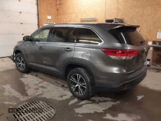 2019 Toyota Highlander LE with VIN 5TDBZRFH7KS922457, listed as a IAAI auction lot 41387627 with 36,963 mi miles and . Bid and sale history available at DreamBid. Image 3.