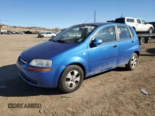 2006 Chevrolet Aveo LS z VIN KL1TD66636B676401, wystawiony jako Copart lot #44761155 z przebiegiem 86 936 mil mil oraz Szkody całkowita. Historia ofert i sprzedaży dostępna na DreamBid. Obrazek 1.