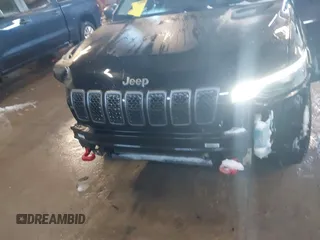 2019 Jeep Cherokee Trailhawk Elite with VIN 1C4PJMBX5KD278921, listed as a IAAI auction lot 41843126 with 139,431 mi miles. Bid and sale history available at carsss.com. Image 6.