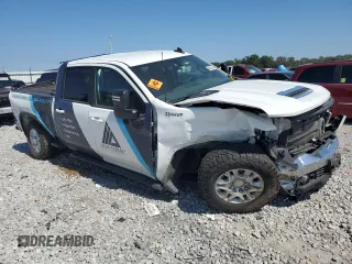 2020 Chevrolet Silverado 3500HD LT with VIN 1GC4YTEY4LF310731, listed as a Copart auction lot 69522614 with 121,916 mi miles and Salvage Title. Bid and sale history available at carsss.com. Image 4.