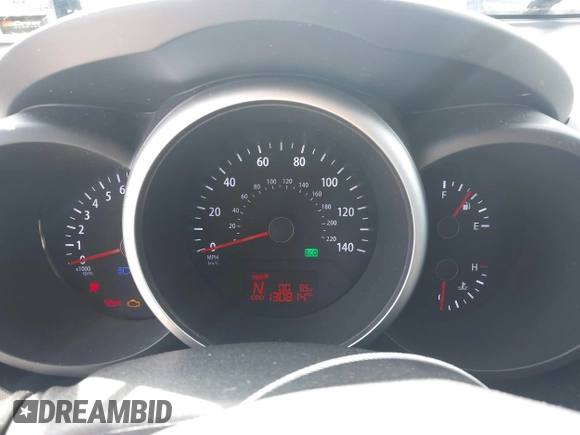 2013 Kia Soul + z VIN KNDJT2A63D7607176, wystawiony jako IAAI lot #42106454 z przebiegiem 130 814 mil mil oraz . Historia ofert i sprzedaży dostępna na DreamBid. Obrazek 7.