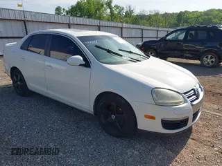 2008 Volkswagen Jetta Sedan SE with VIN 3VWRM71K18M042753, listed as a IAAI auction lot 42009974 with 208,244 mi miles. Bid and sale history available at carsss.com. Image 1.