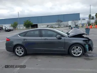 2018 Ford Fusion SE z VIN 3FA6P0LU8JR195096, wystawiony jako IAAI lot #41494088 z przebiegiem 114 007 mil mil oraz . Historia ofert i sprzedaży dostępna na DreamBid. Obrazek 14.