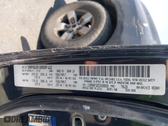 2014 Ram 1500 Tradesman z VIN 1C6RR6FG2ES339933, wystawiony jako IAAI lot #42594859 z przebiegiem Nie podano mil oraz . Historia ofert i sprzedaży dostępna na DreamBid. Obrazek 9.